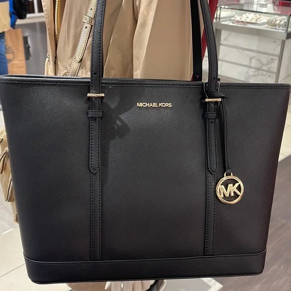 MICHAEL KORS
Jet Set Travel Large Top Zip Shoulder Tote Saffiano Leather
Black - Picture 16 of 16